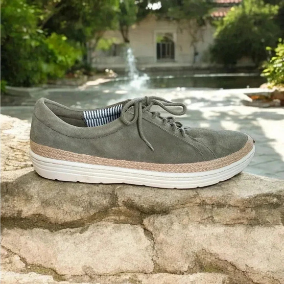 Clarks Womens  NuBuck Leather  Lace-Up Sneakers -Marie Mist NWOT Sz  8.5 - Picture 2 of 4